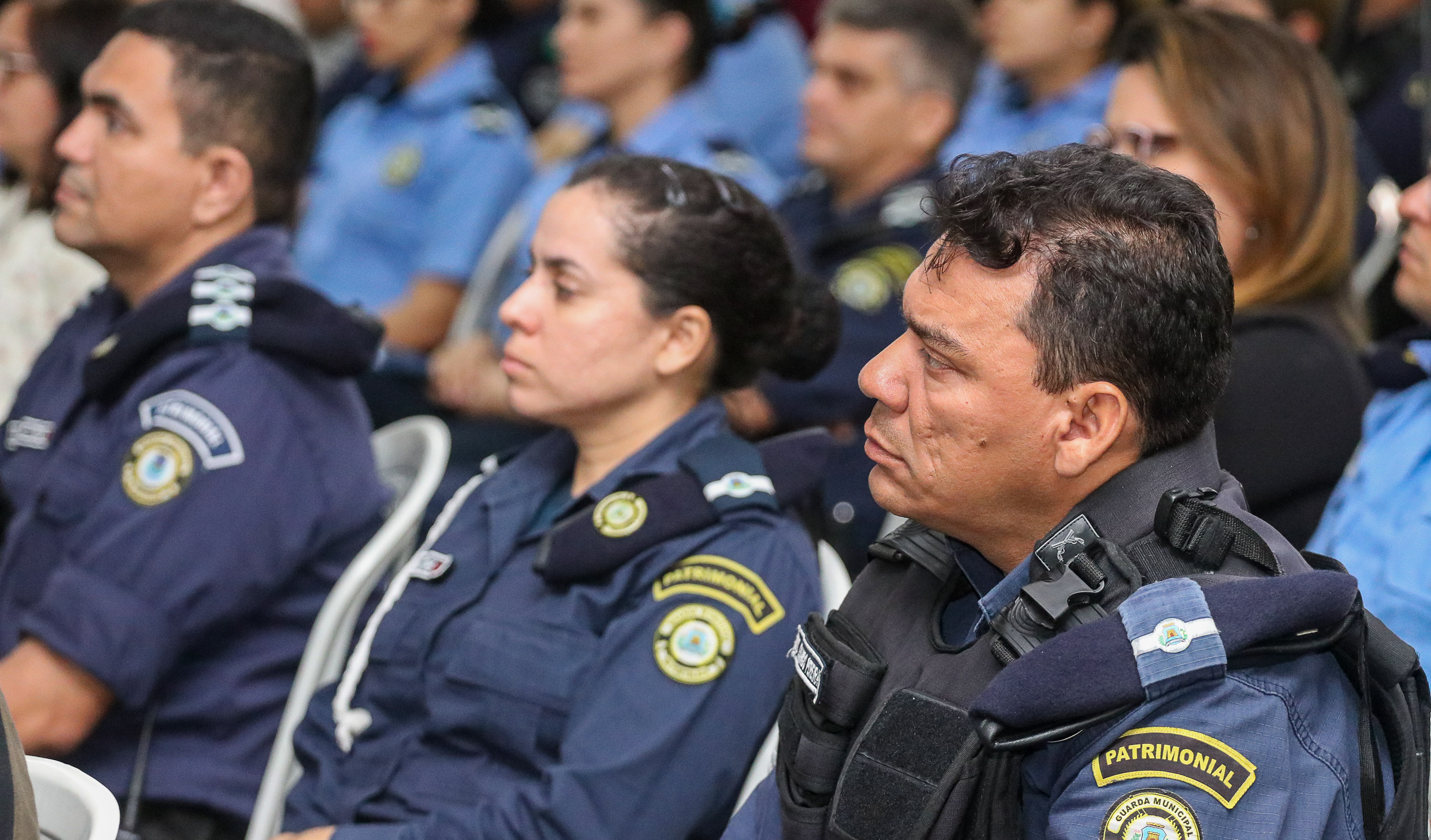 Guardas municipais sentados