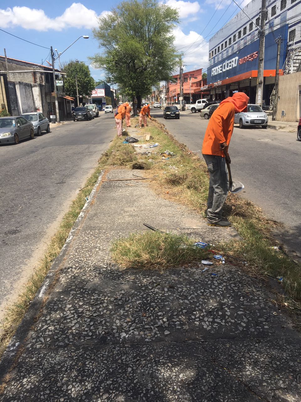 Capinação na Av. Perimetral