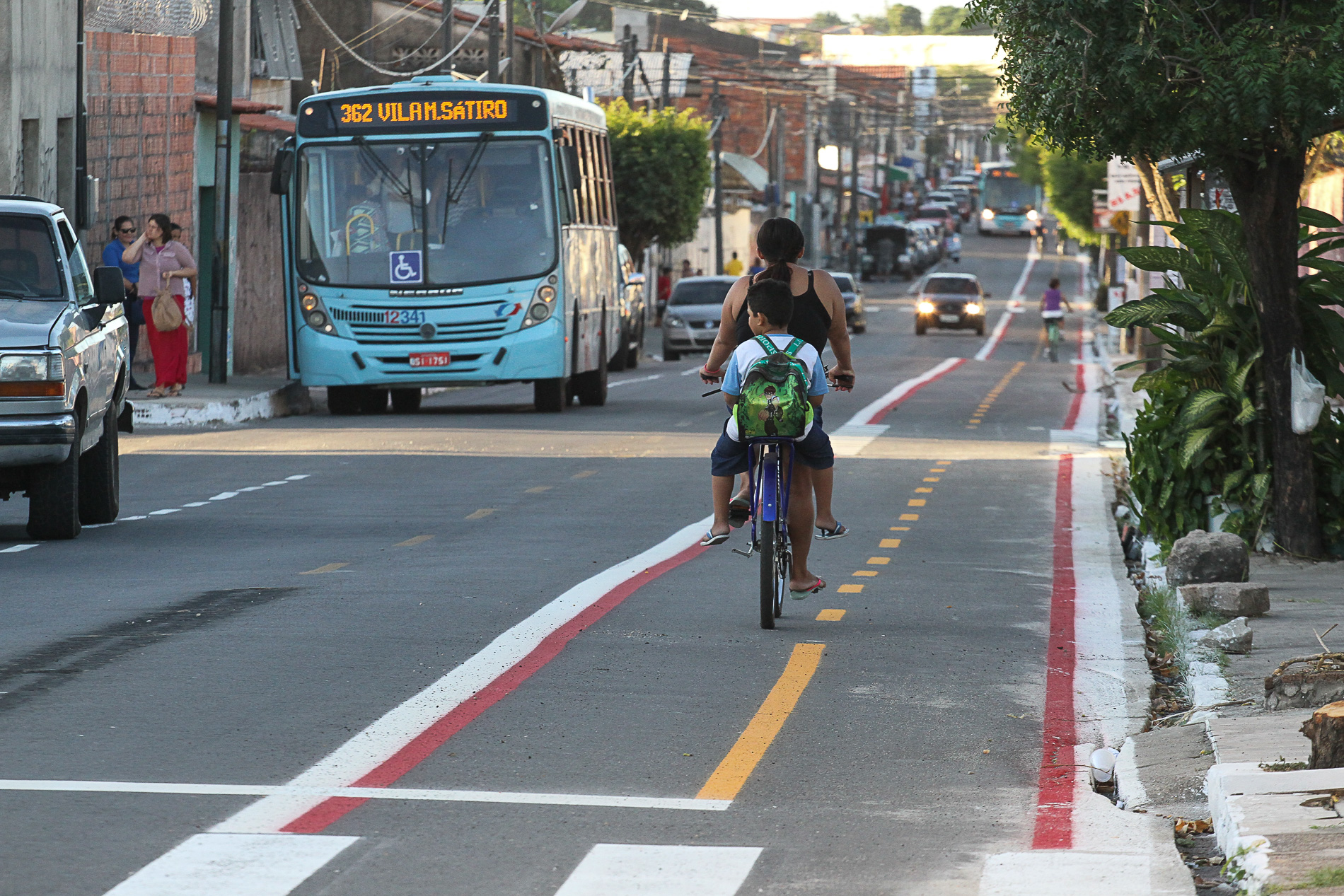 Ciclofaixa bidirecional da Rua Fernando Faria de Melo no Binário da Vila Manuel Sátiro