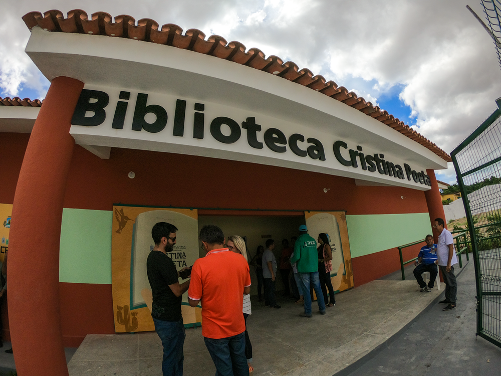 Fachada da Biblioteca Cristina Poeta