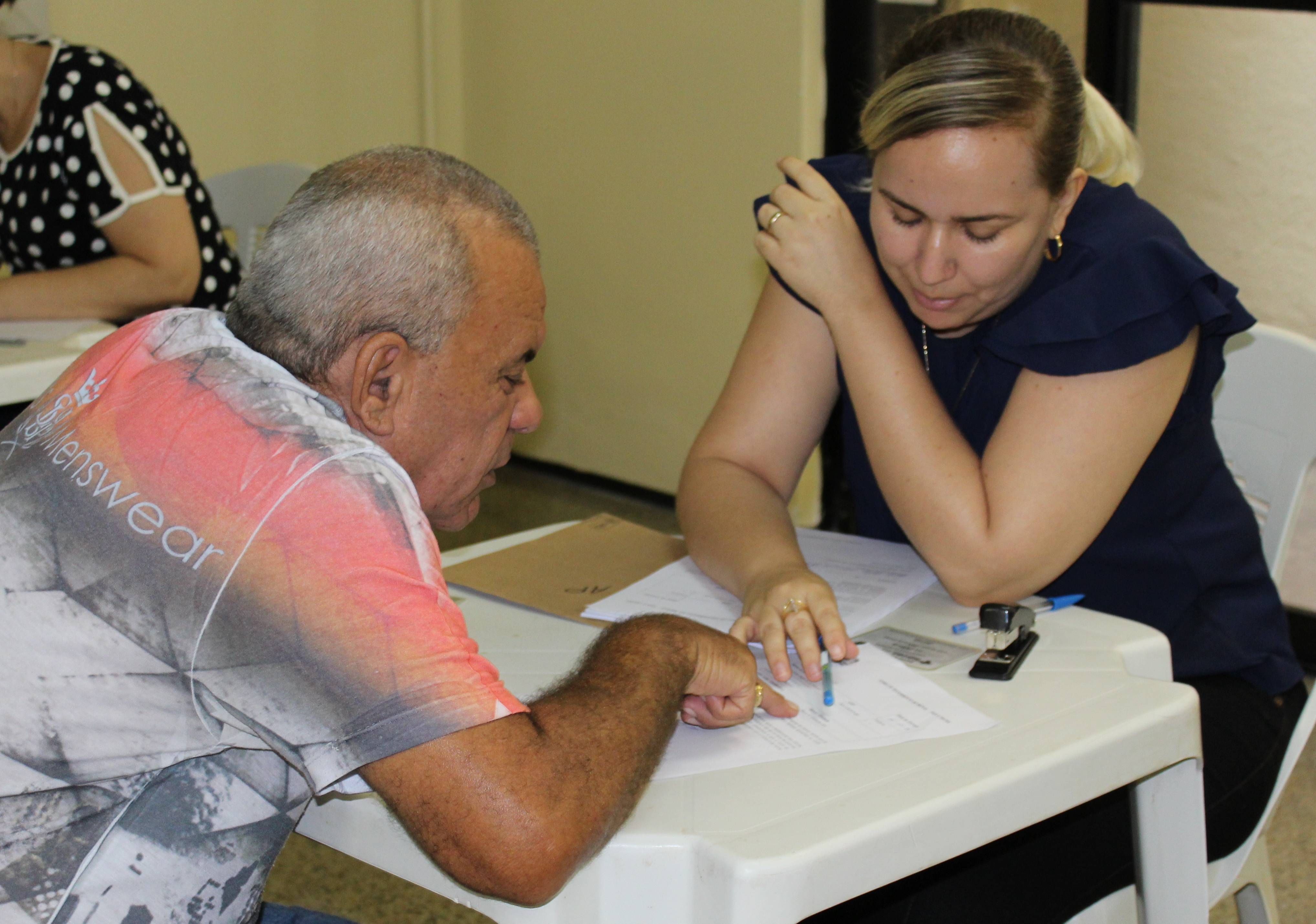 Os servidores devem assinar no escritório da construtora.