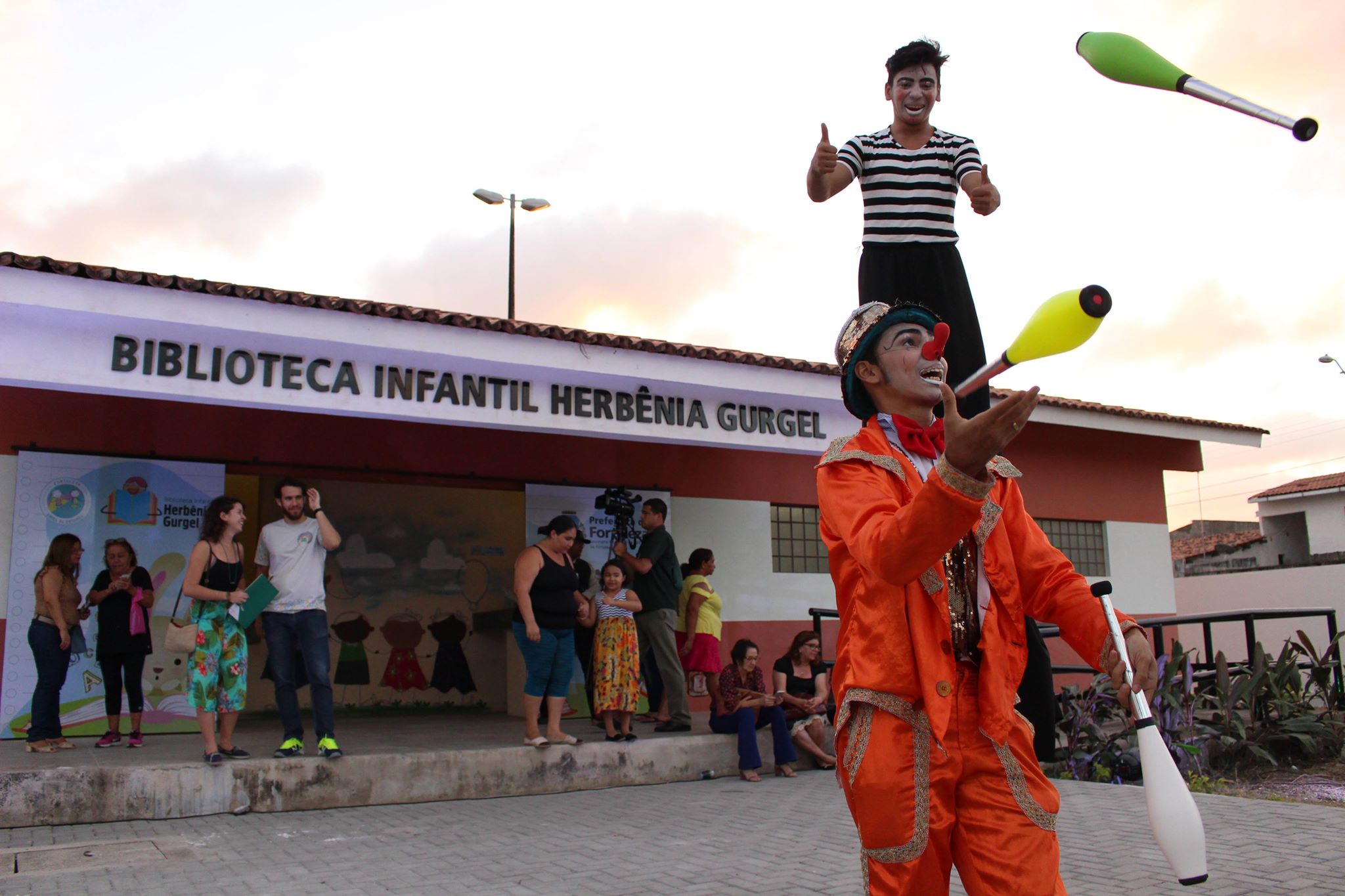 Fachada da biblioteca infantil Herbênia Gurgel