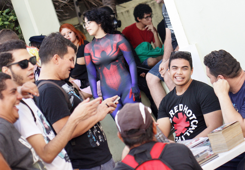 Grupo de jovens participando da primeira edição do Mercado Geek