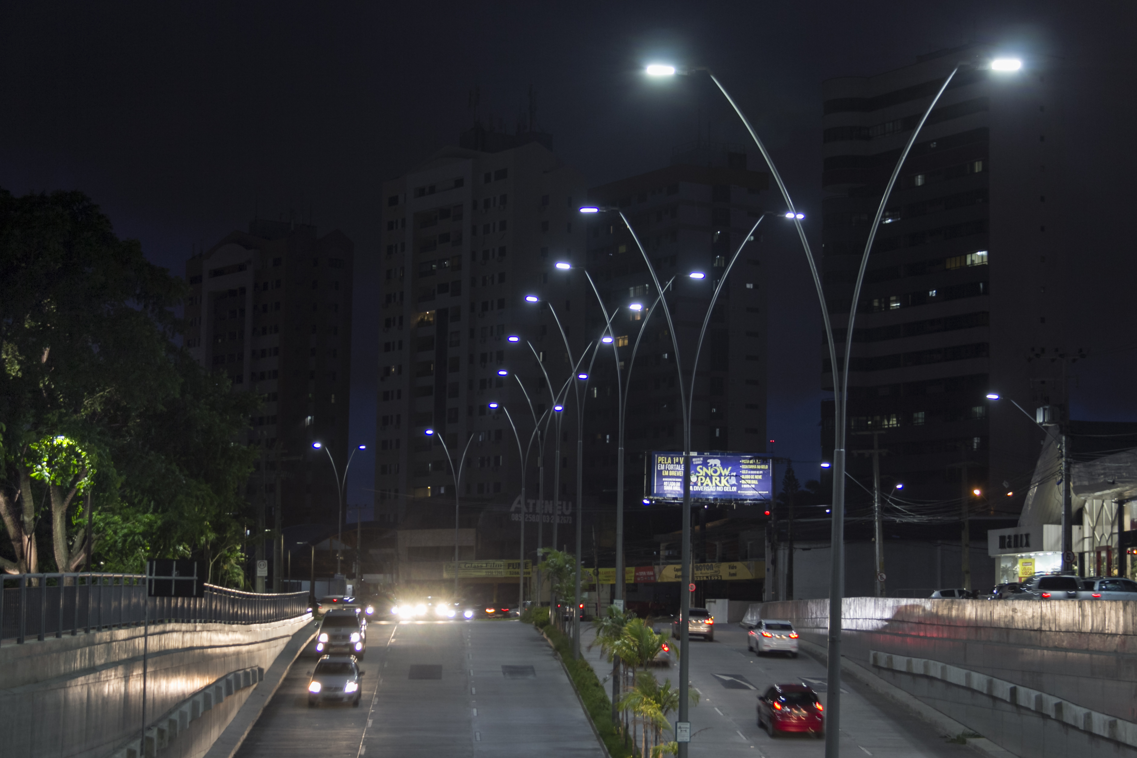 Av. Engenheiro Santana Júnior com Iluminação Branca