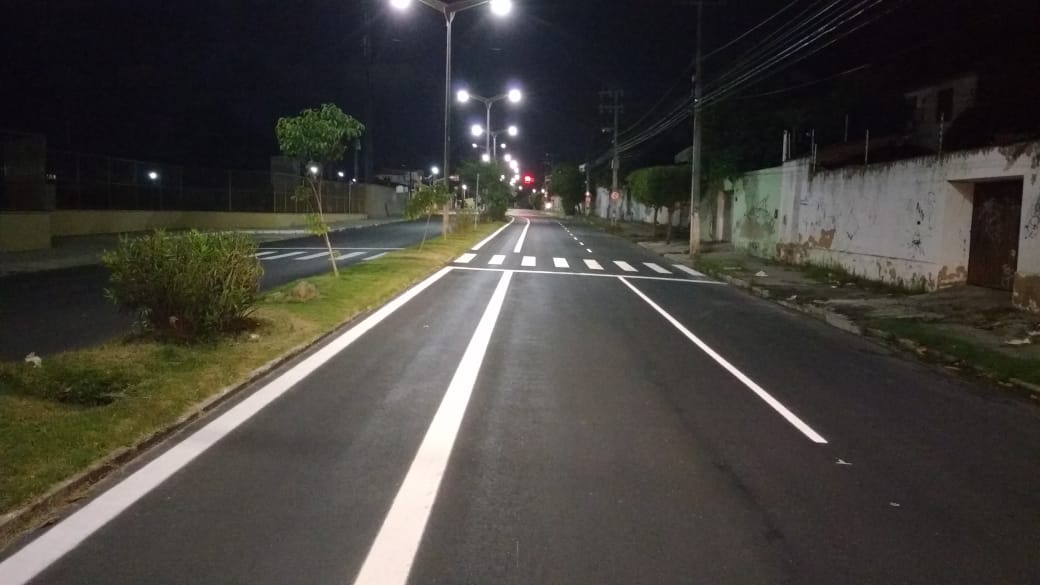 Ciclofaixa em implantação na Av. Rogaciano Leite