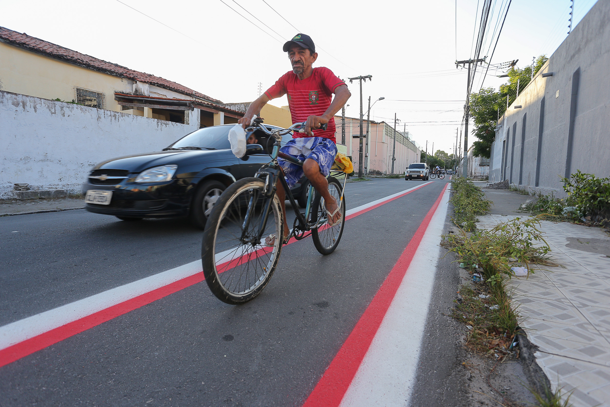 Ciclista na ciclofaixa