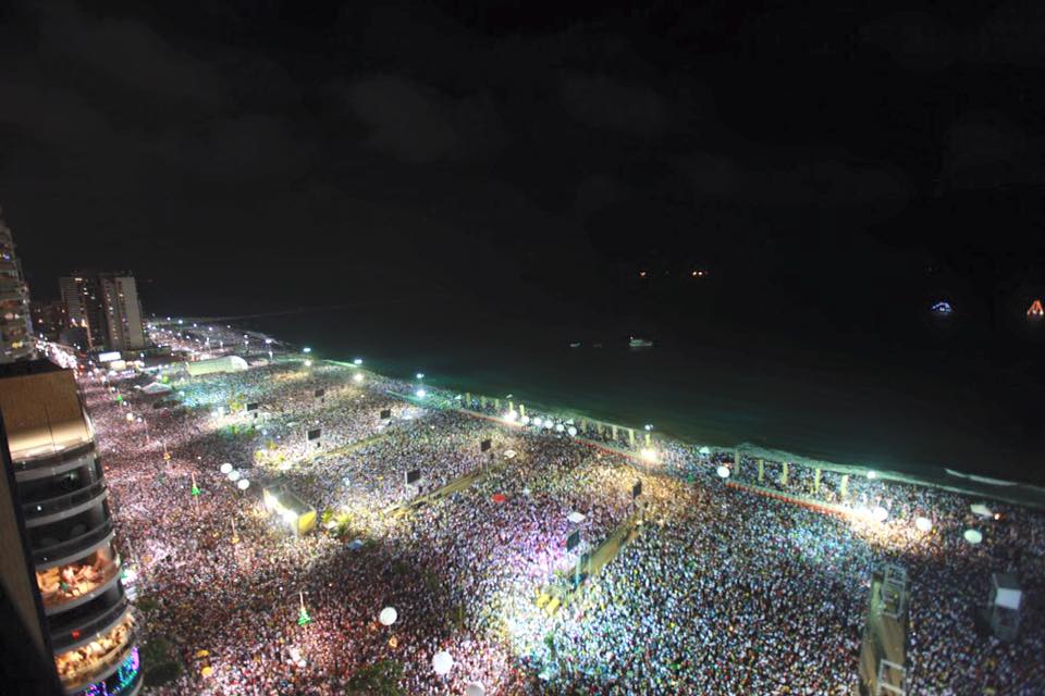 Aterro da Praia de Iracema na noite de Réveillon.