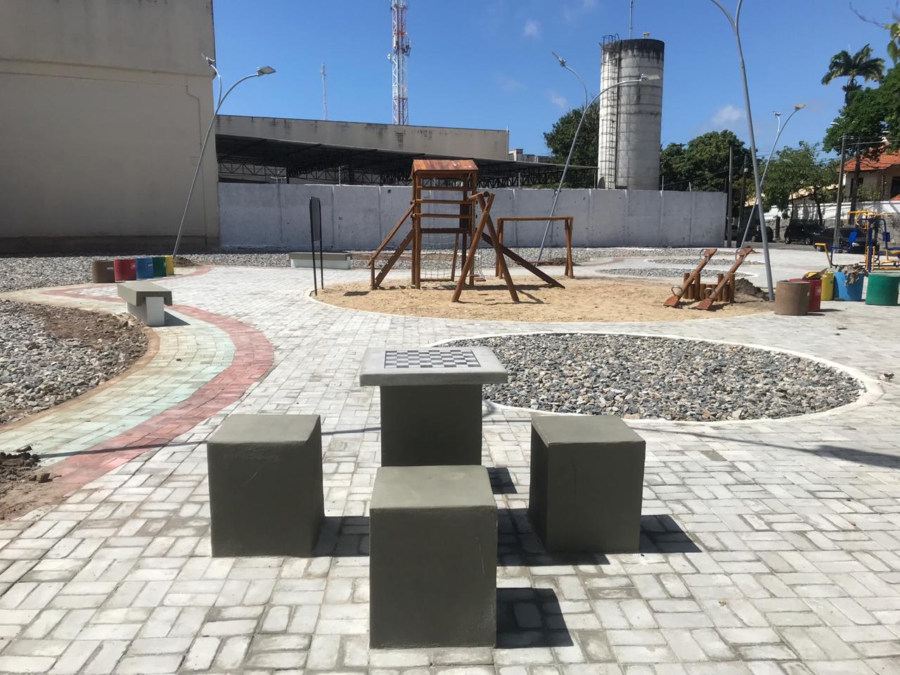 A Praça recebeu implantação de novos equipamentos.