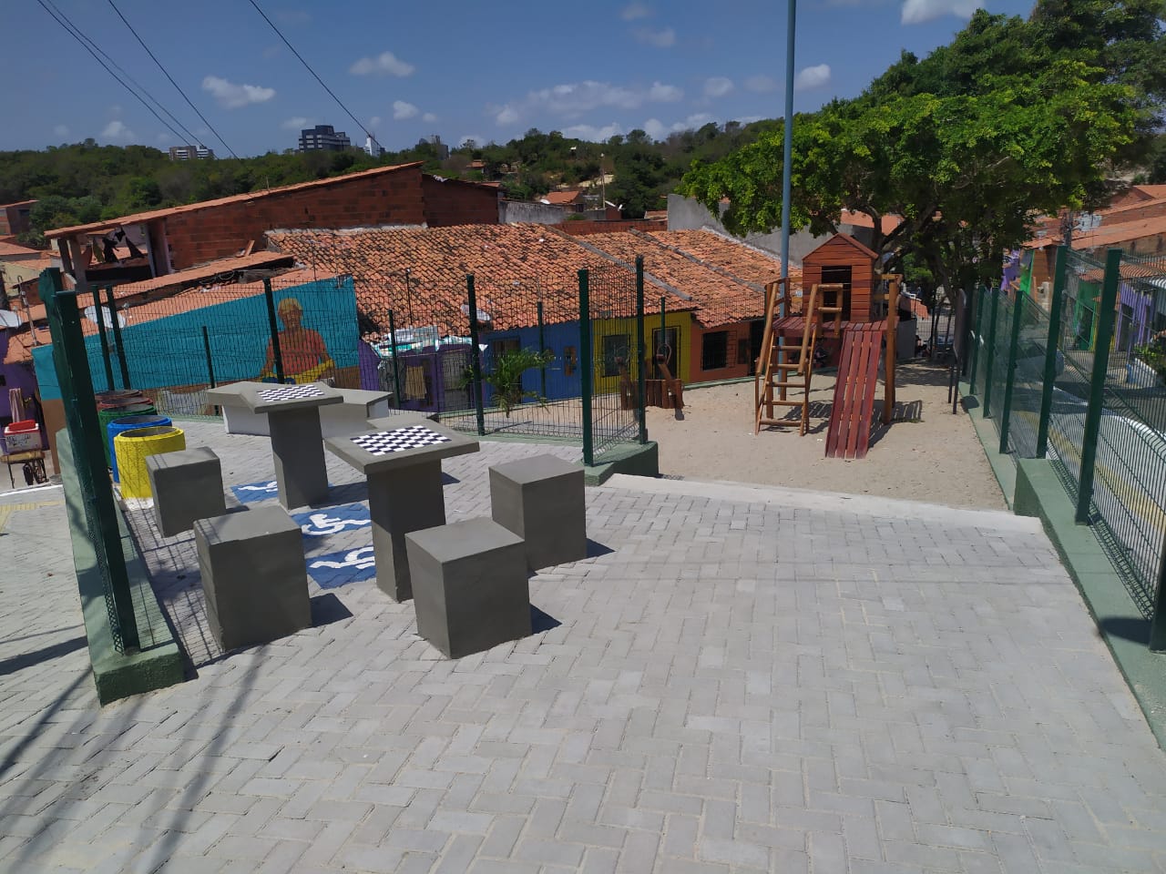 Equipamento recebeu intervenções em infraestrutura, tais como a instalação de Parquinho Infantil, novos mobiliários urbanos, nova iluminação e melhorias voltadas à acessibilidade.