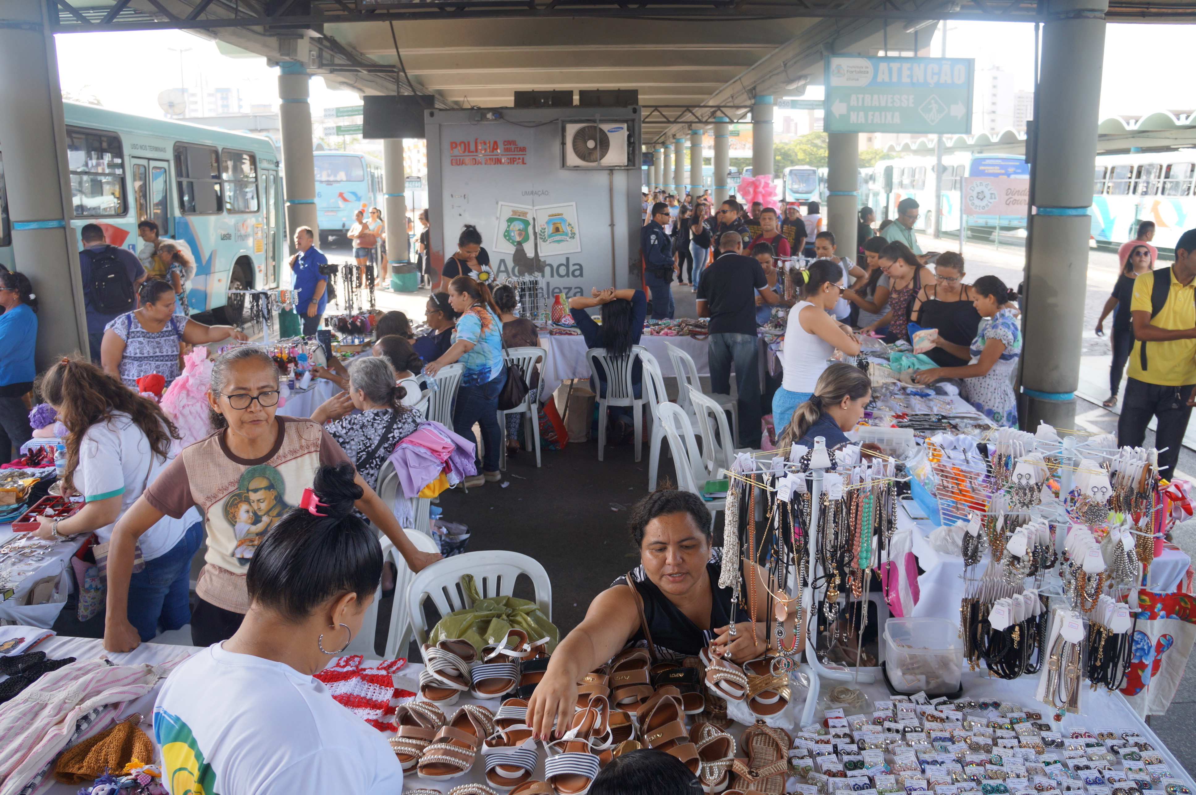 Em dezembro, terminais de ônibus, Regionais, Vapt Vupt Messejana e Antônio Bezerra, dentre outros locais, movimentarão o comércio para os pequenos produtores.