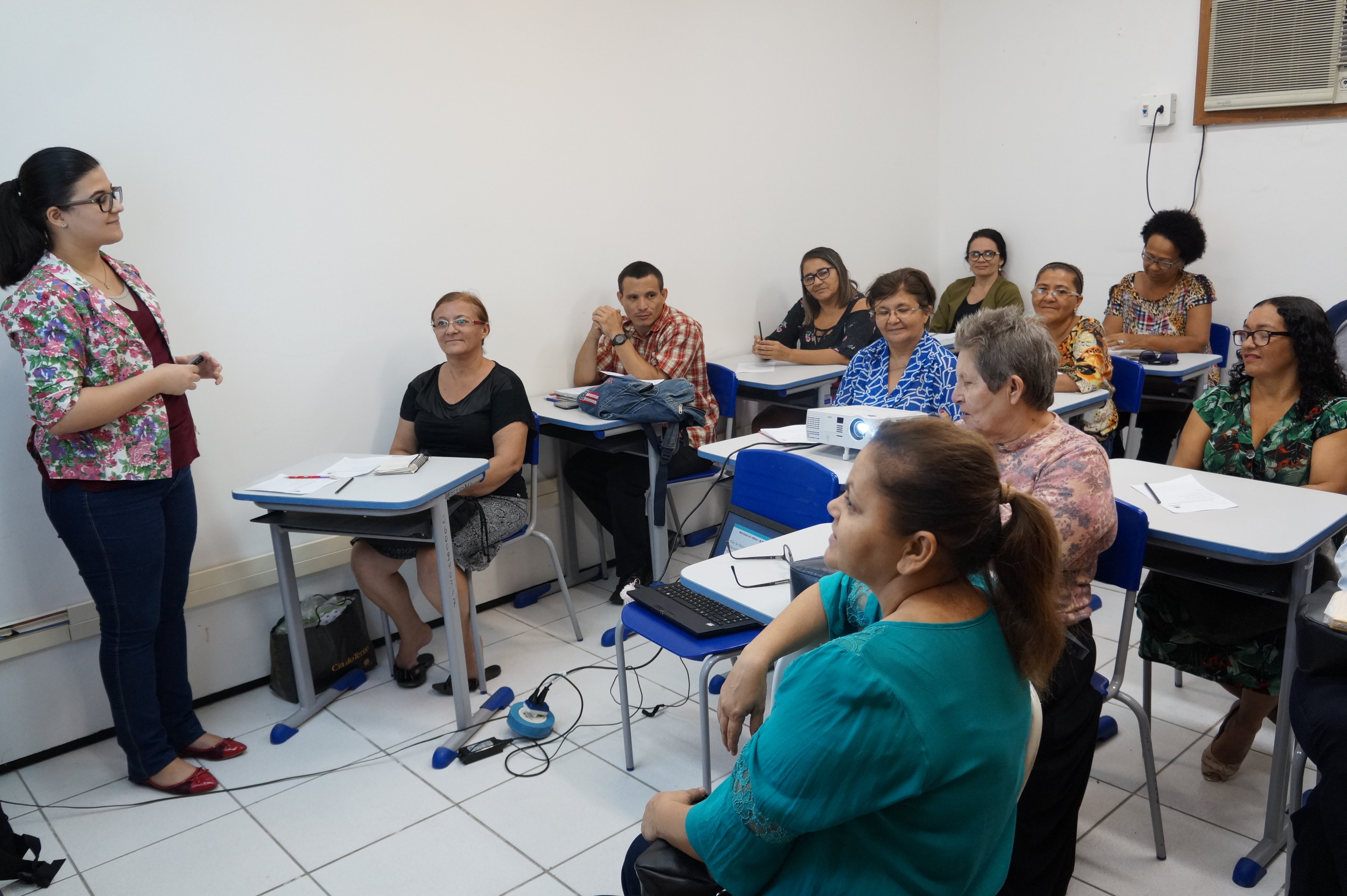 O Programa de Empreendedorismo Sustentável oferece aos pequenos empreendedores formalização de negócios, capacitação gerencial, consultorias contábeis, acesso facilitado ao microcrédito e comercialização de serviços e produtos. 