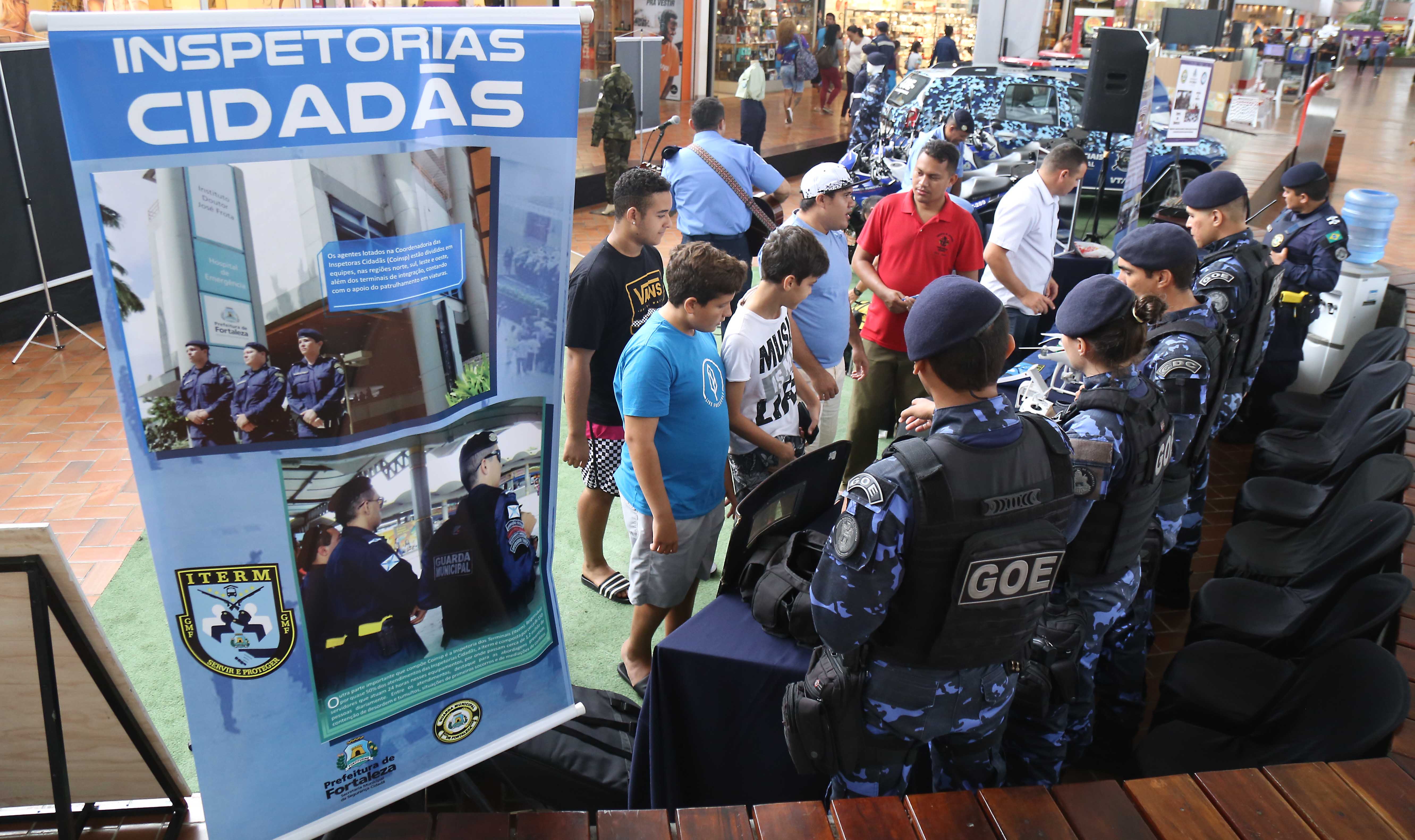 Imagem da exposição da guarda municipal no shopping iguatemi 