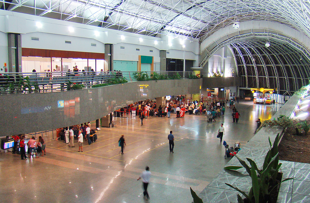 saguão do aeroporto pinto martins