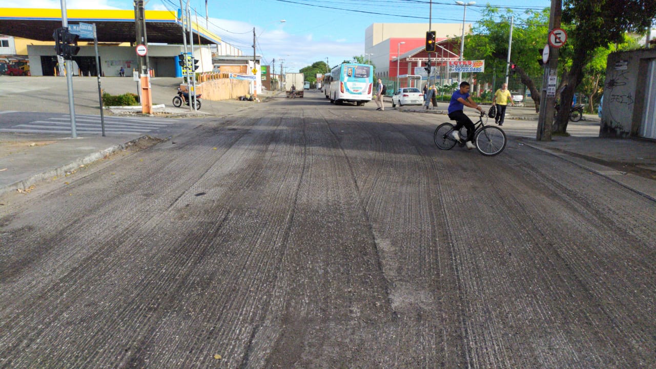 Fresa e recape na Avenida Perimetral