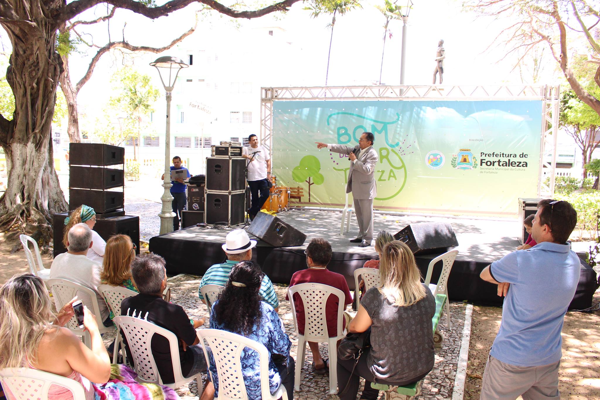 Apresentação do memorialista Nirez no projeto Bom de Fortaleza