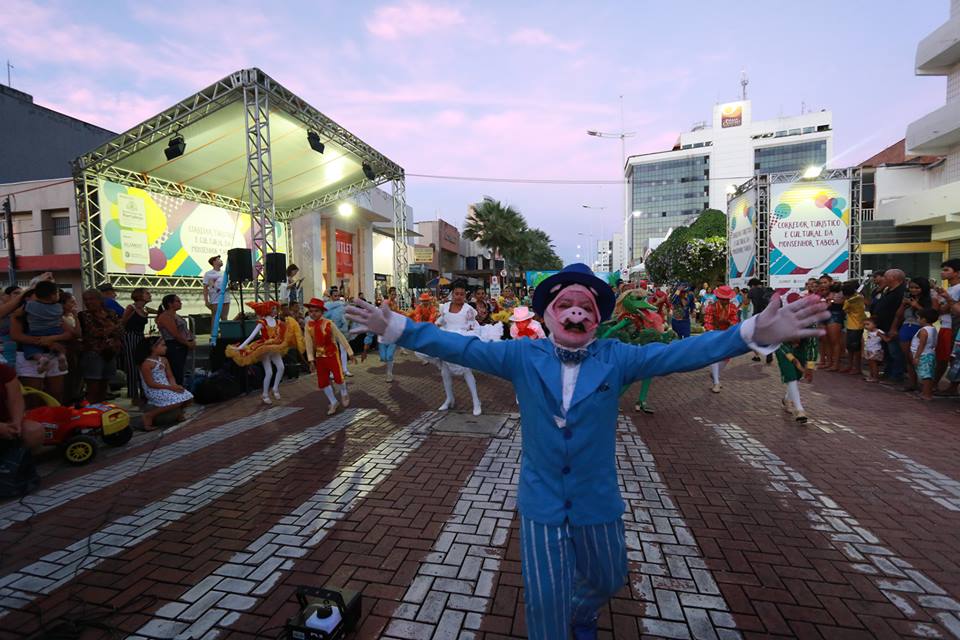 Apresentação no Corredor Turístico e Cultural da Avenida Monsenhor Tabosa