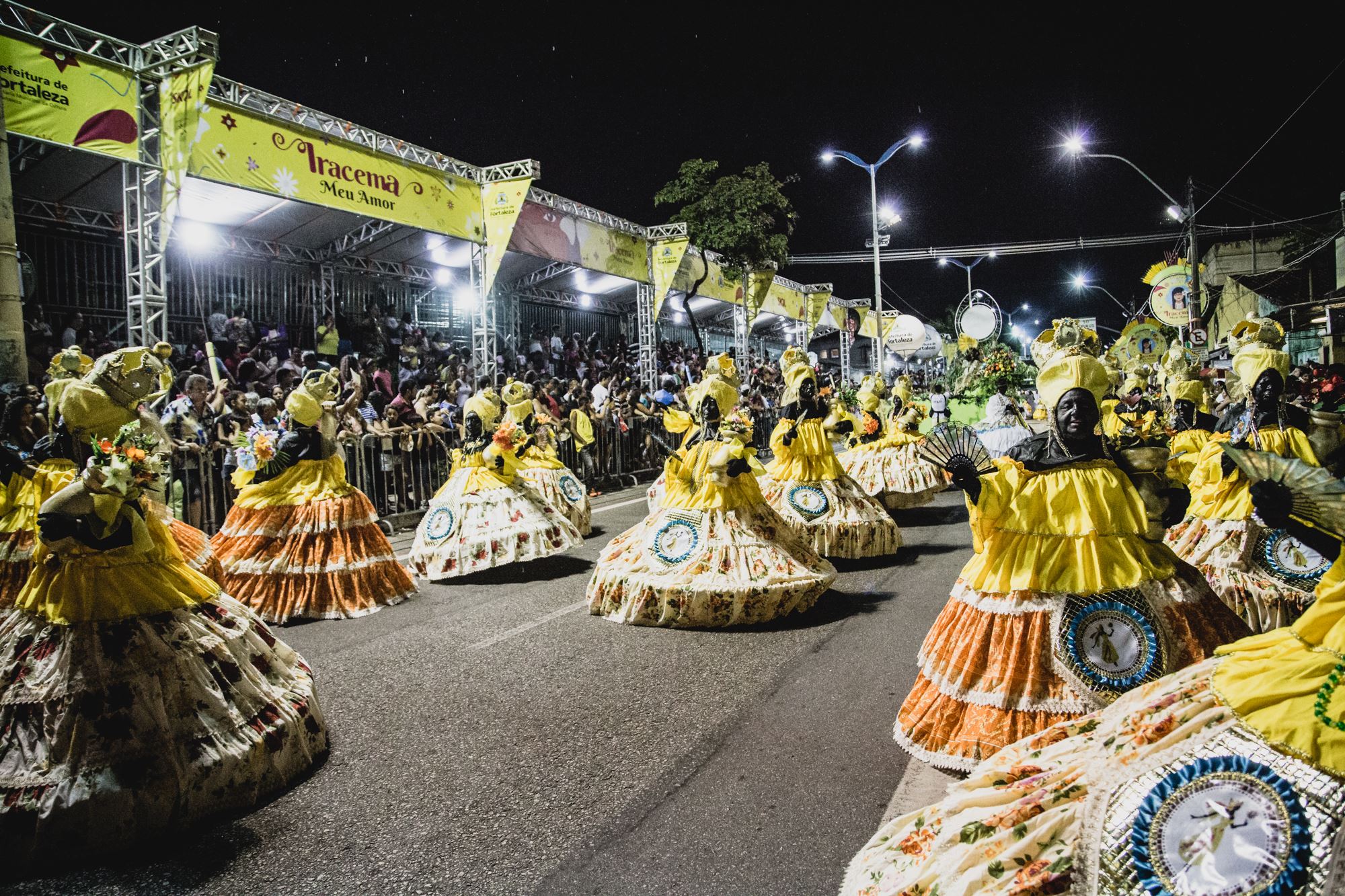 Desfile na Avenida Domingos Olímpio