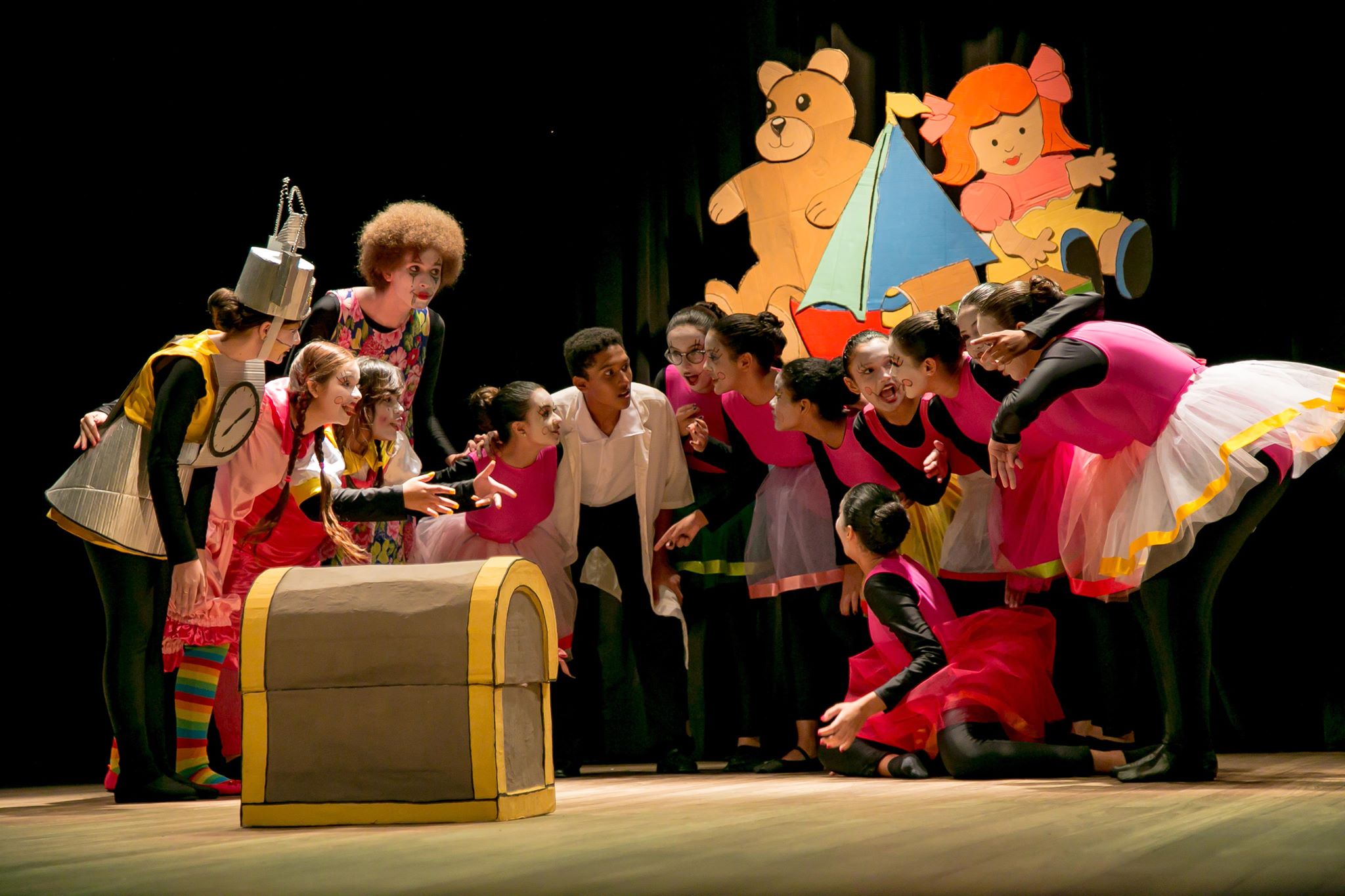 Apresentação de oficina de teatro da Vila das Artes na Caixa Cultural de Fortaleza