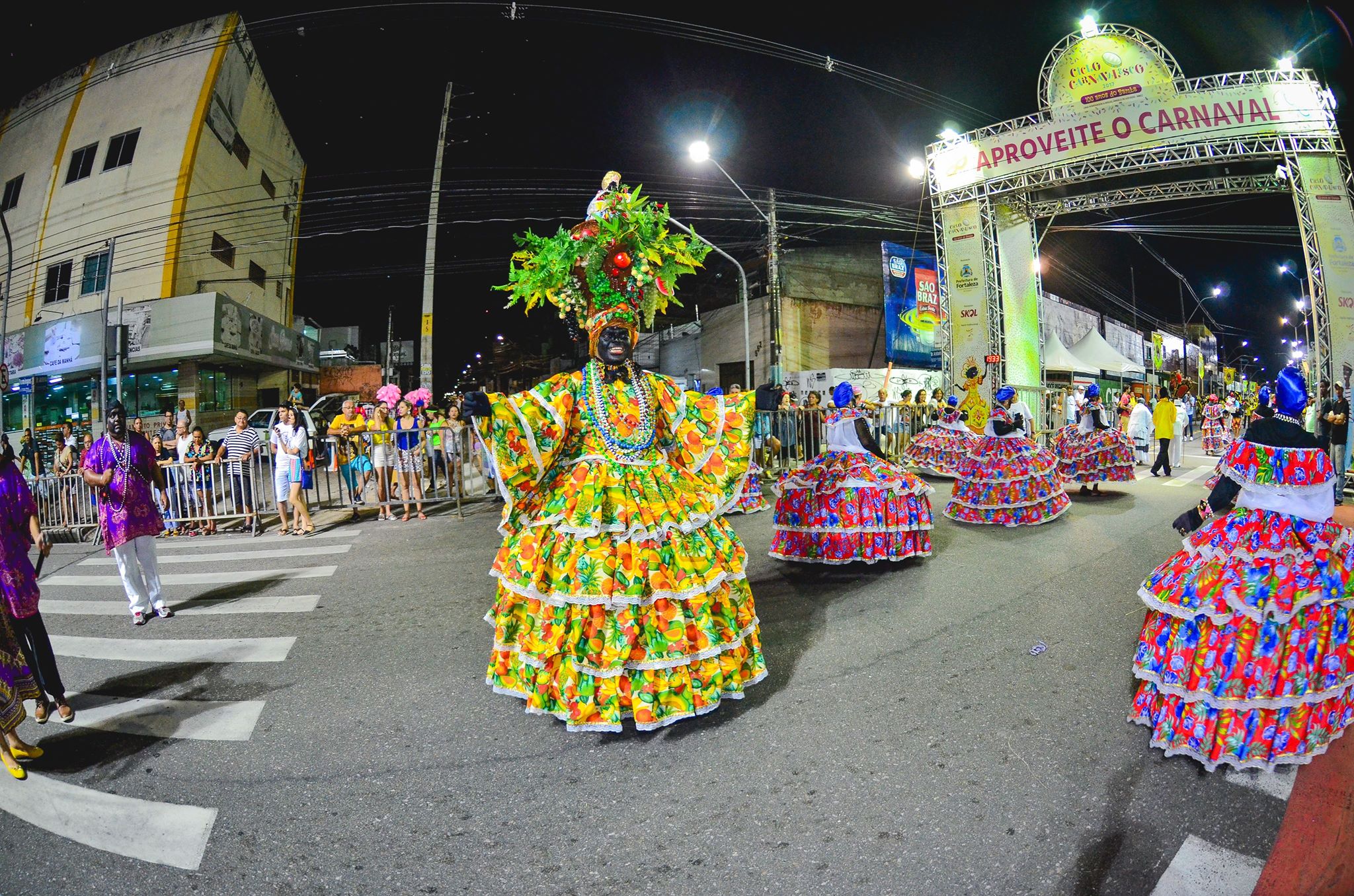 Desfile na Avenida Domingos Olímpio