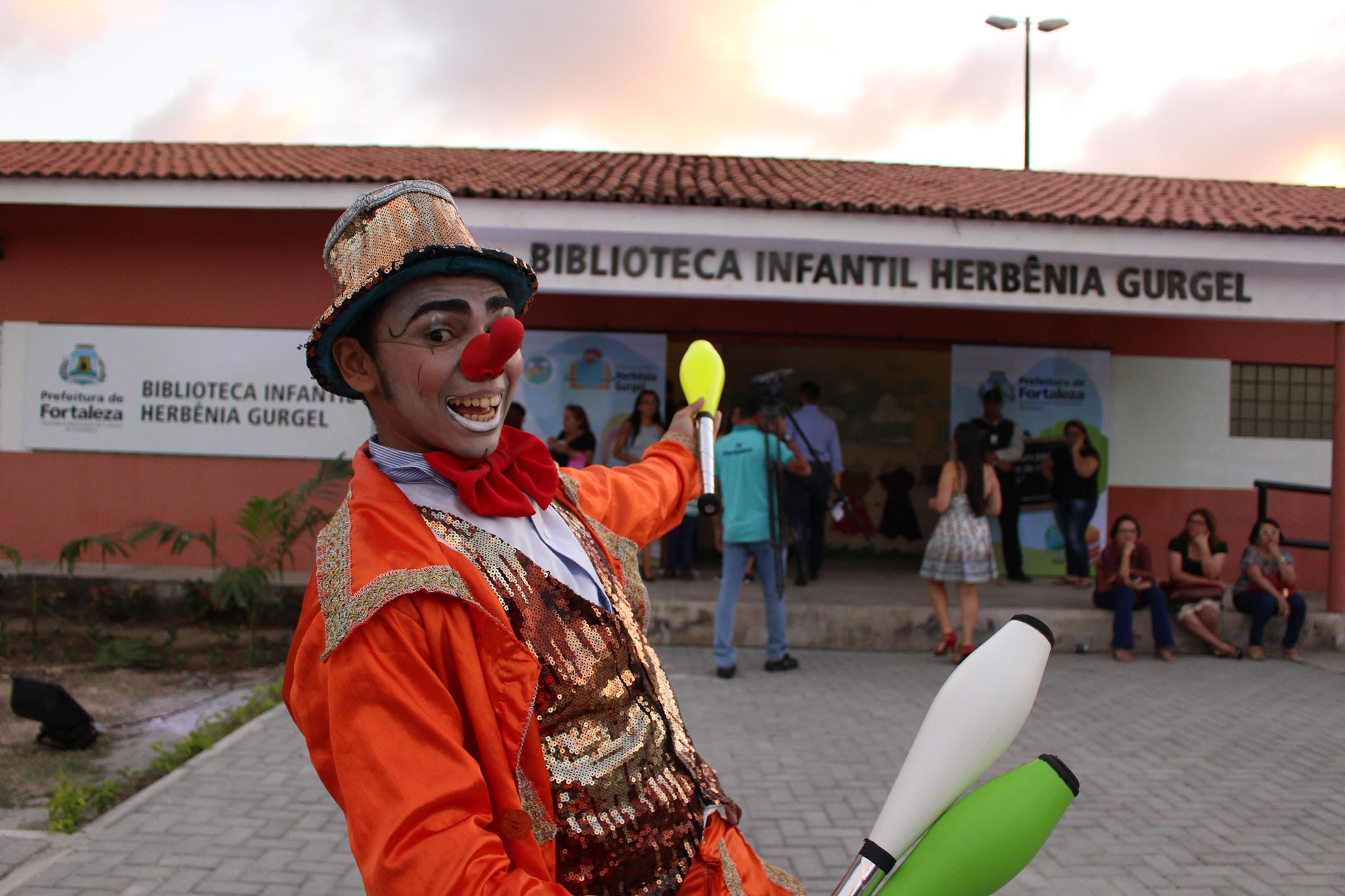 Fachada da Biblioteca Pública Municipal Herbênia Gurgel