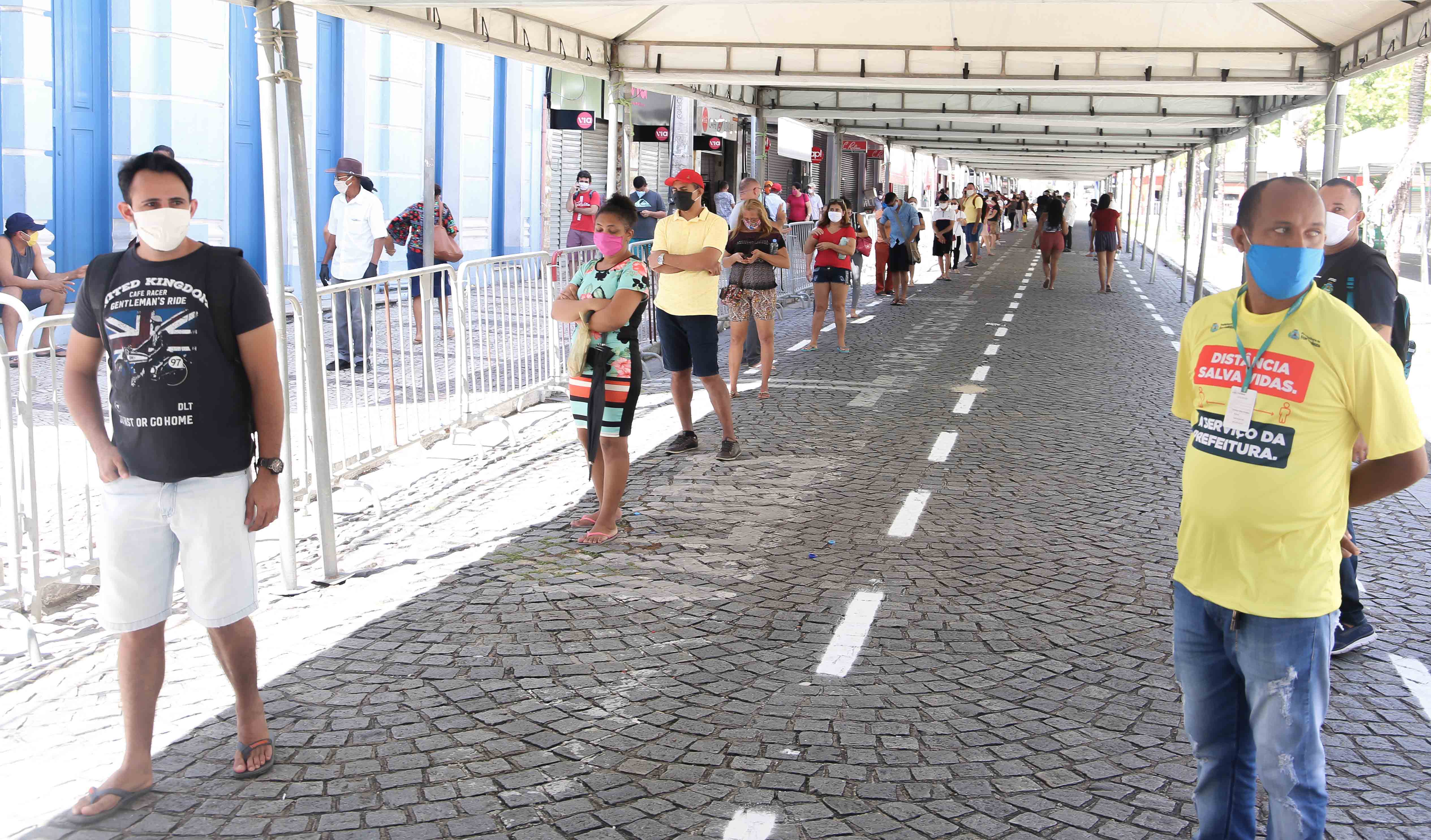 fila em banco organizada por fiscais da agefis