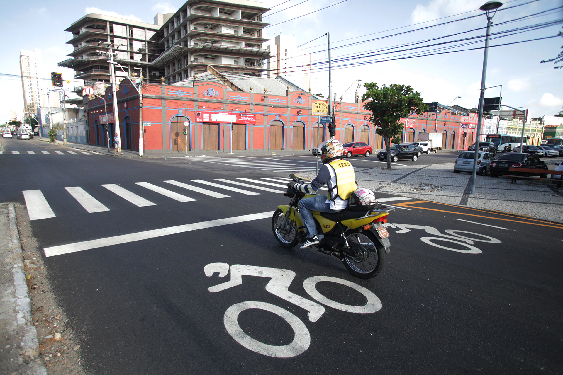 moto parada no sinal