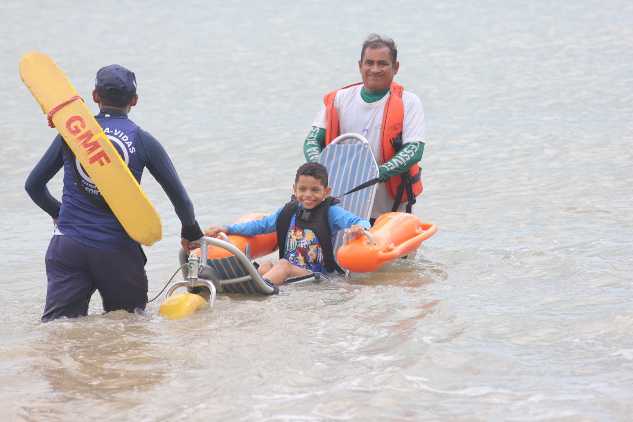 Aluno da Rede Municipal na Praia de Iracema