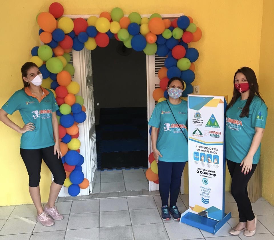 Equipe preparada para receber os beneficiários