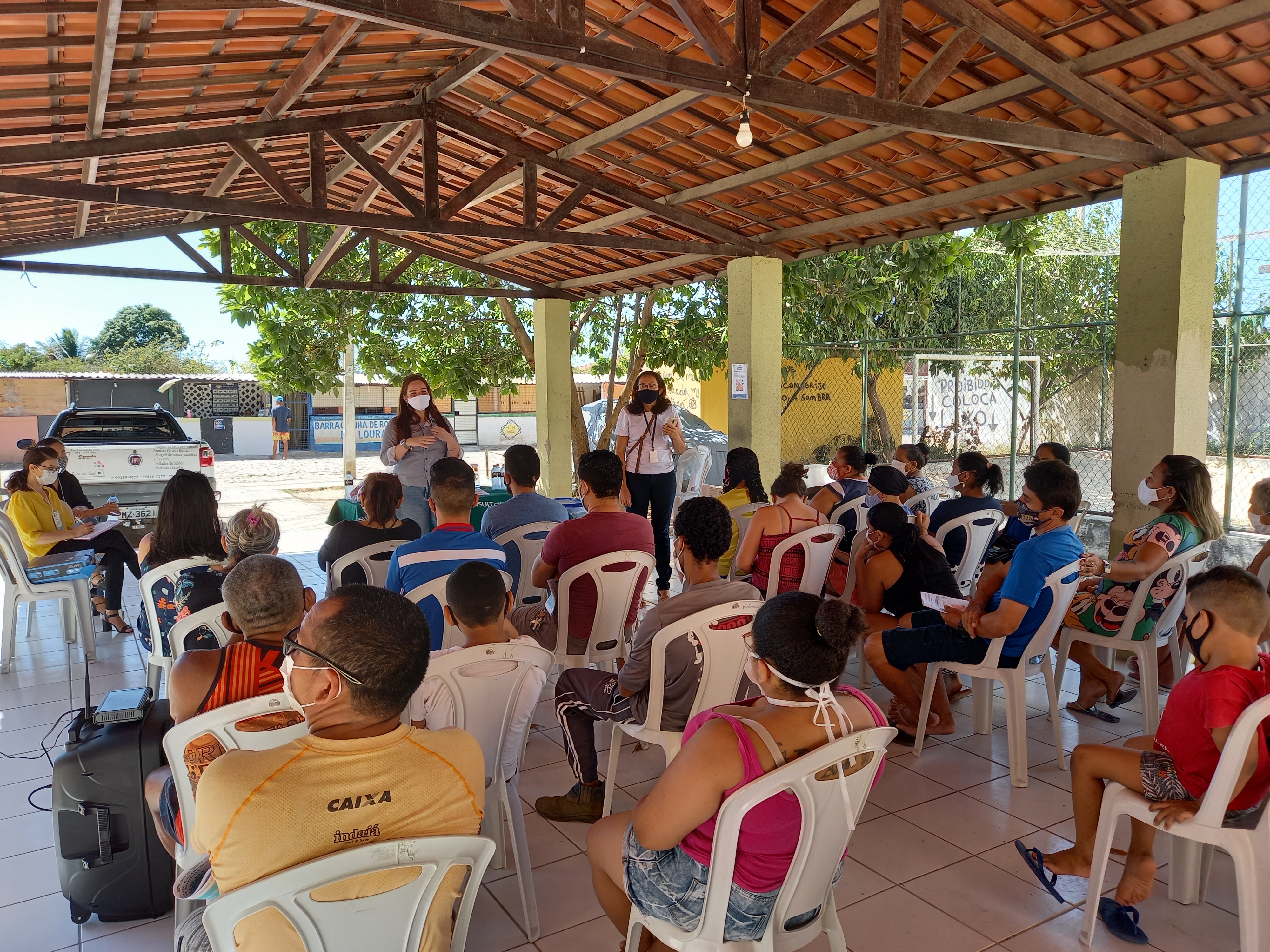 Os moradores se reuniram no salão de festas