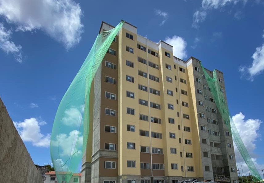 O empreendimento tem 10 andares de oito apartamentos cada