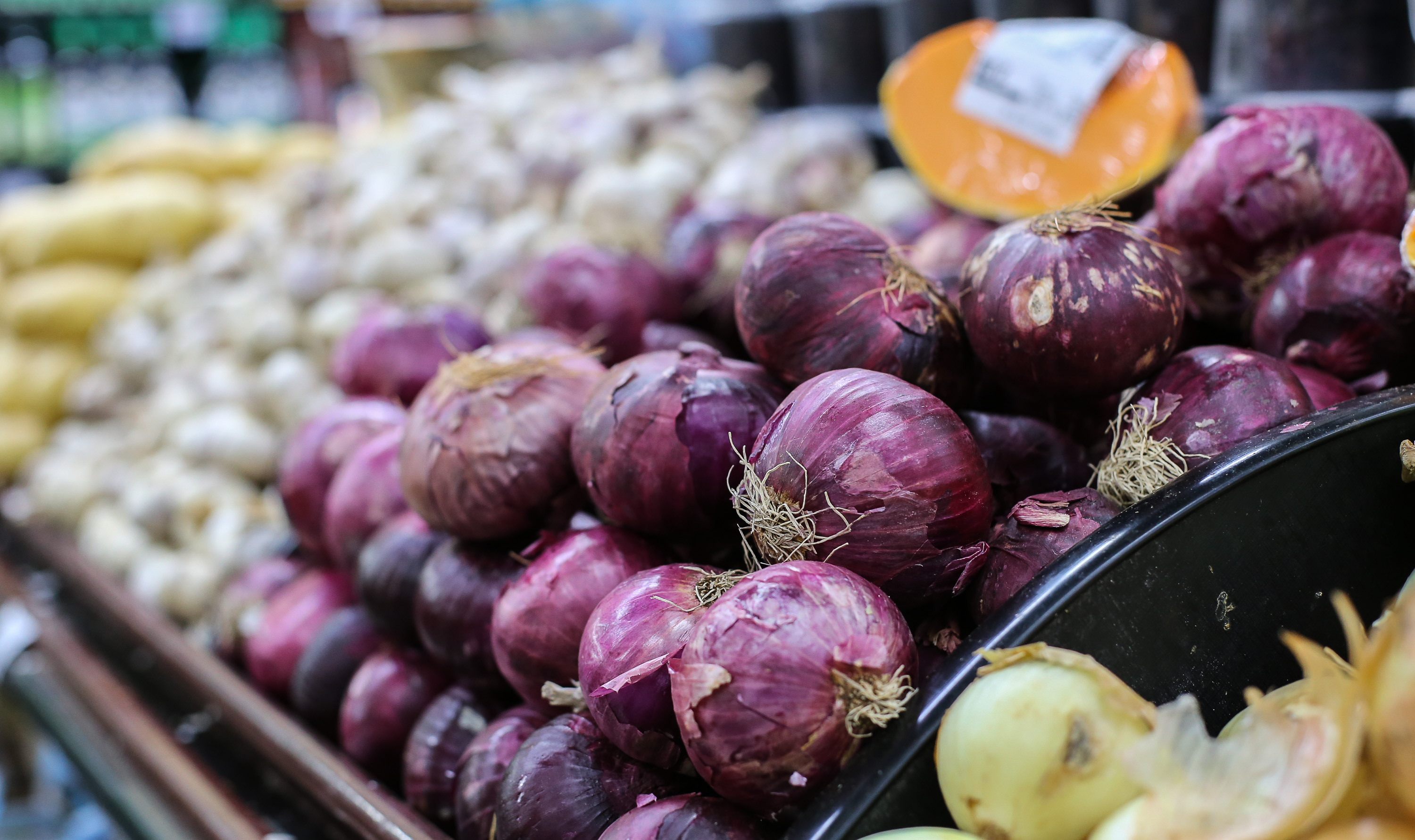 Em pouco mais de um ano, os preços de alimentos e produtos nos supermercados da Capital sofreram alta de até 817,35%