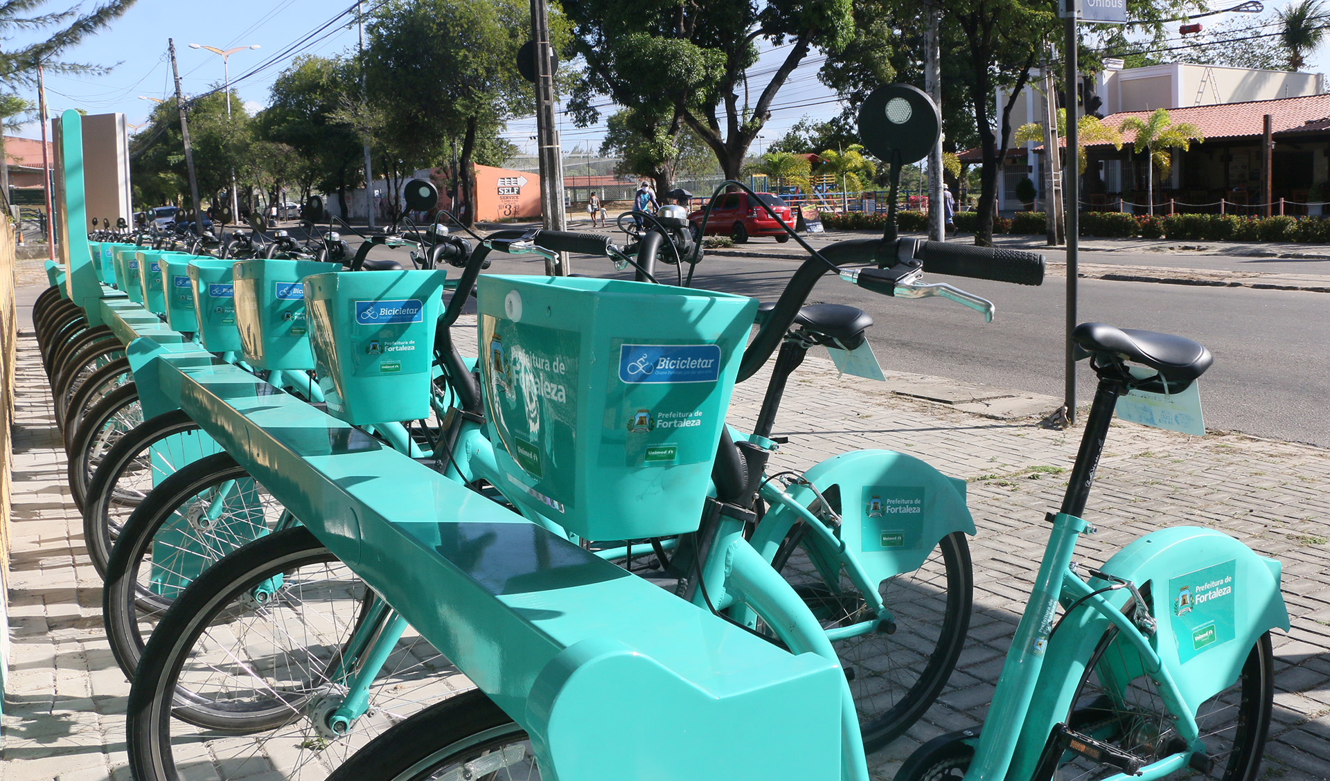 Estação do Bicicletar em frente ao Corpo de Bombeiros no bairro Messejana