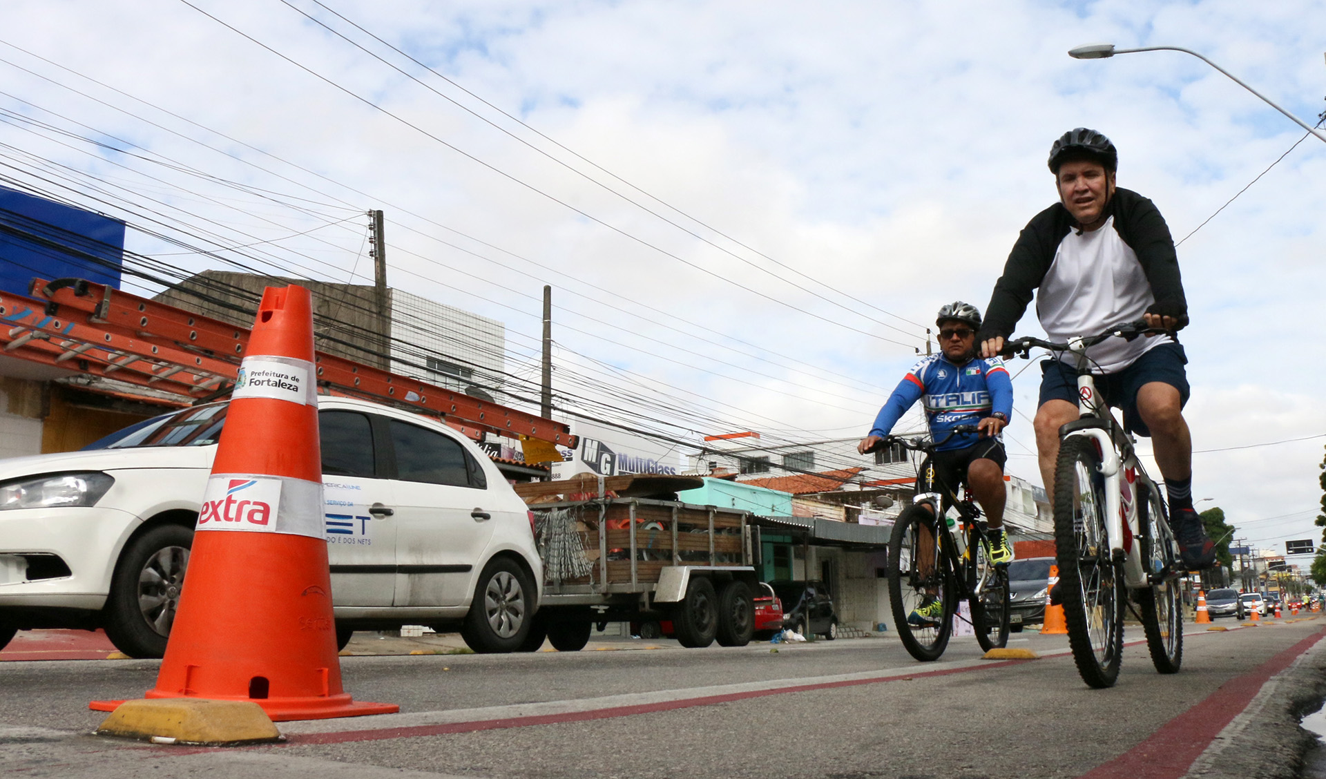 Ciclistas utilizando a Ciclofaixa de Lazer