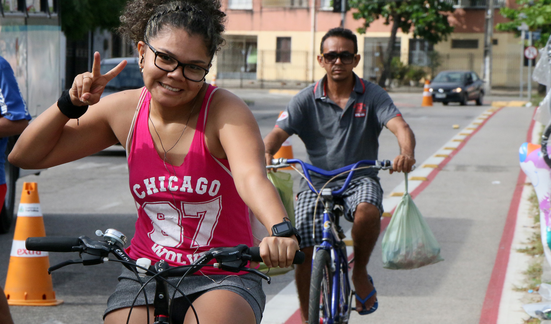 mulher andando de bicicleta