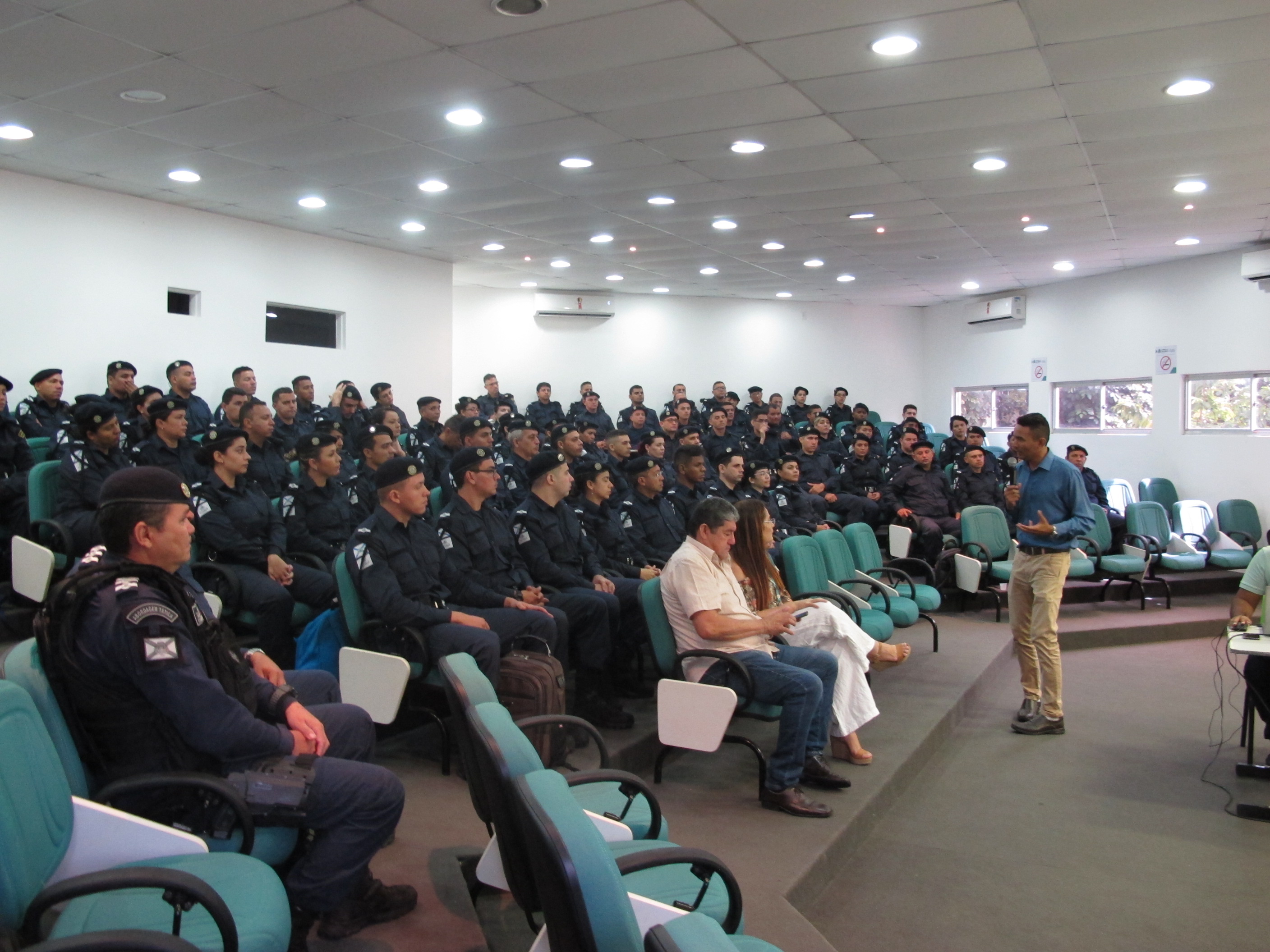 Novos guardas municipais no evento de ambientação 