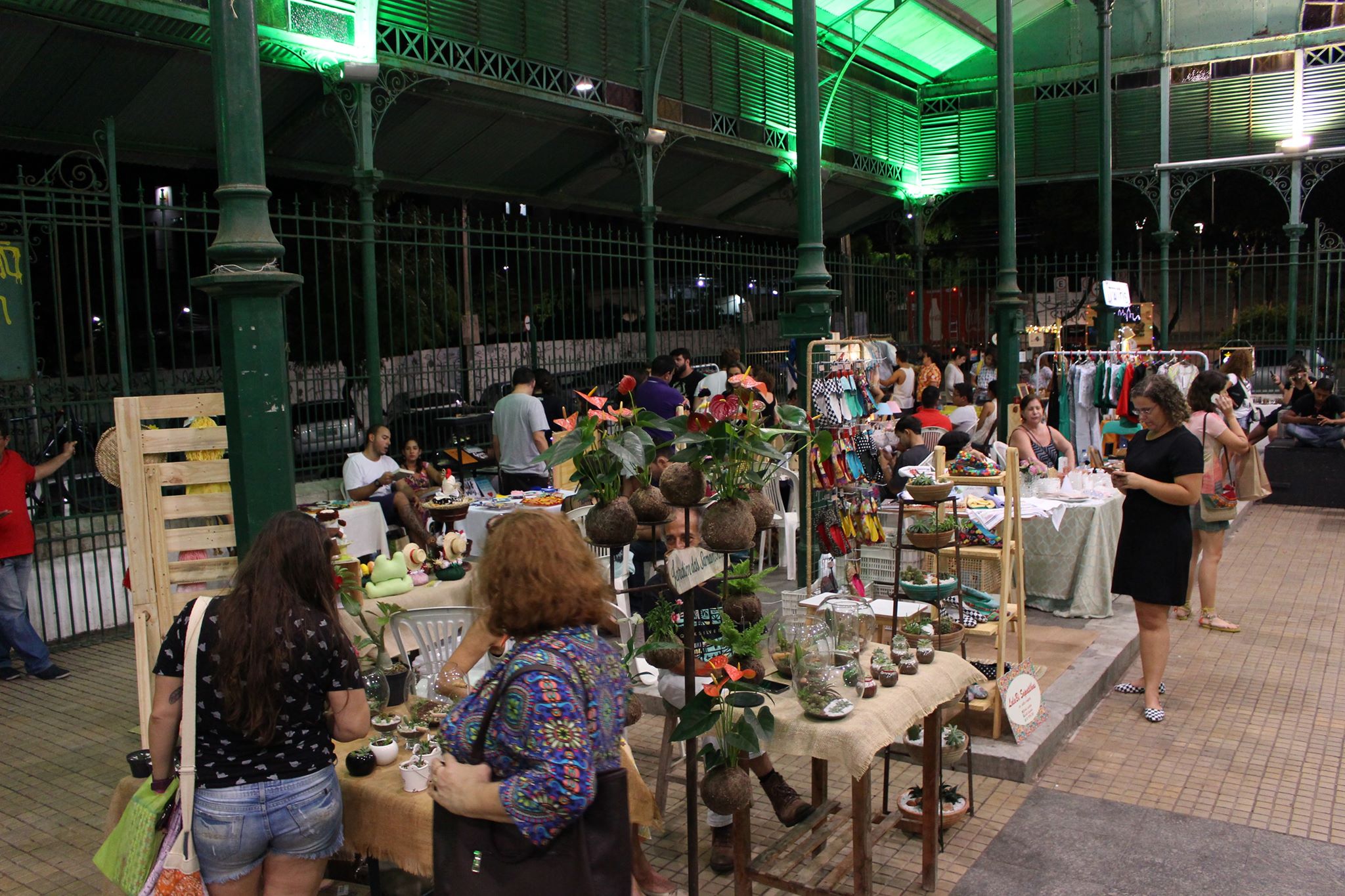 Feira de economia criativa Mercado Coletivo no Mercado dos Pinhões