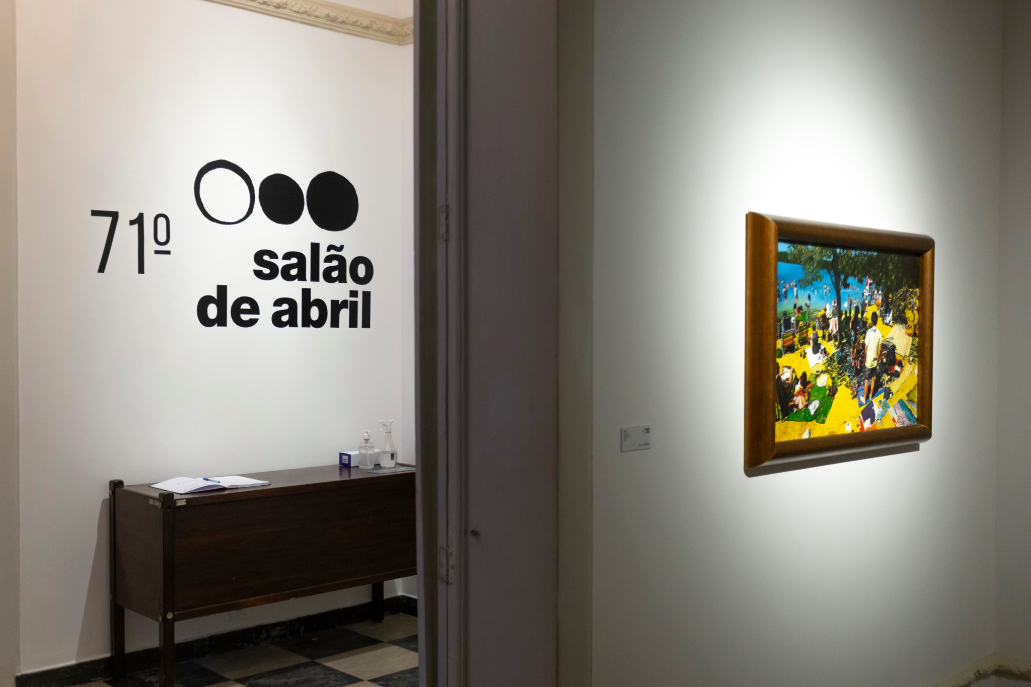 Sala da Casa do Barão de Camocim durante a exposição do Salão de Abril