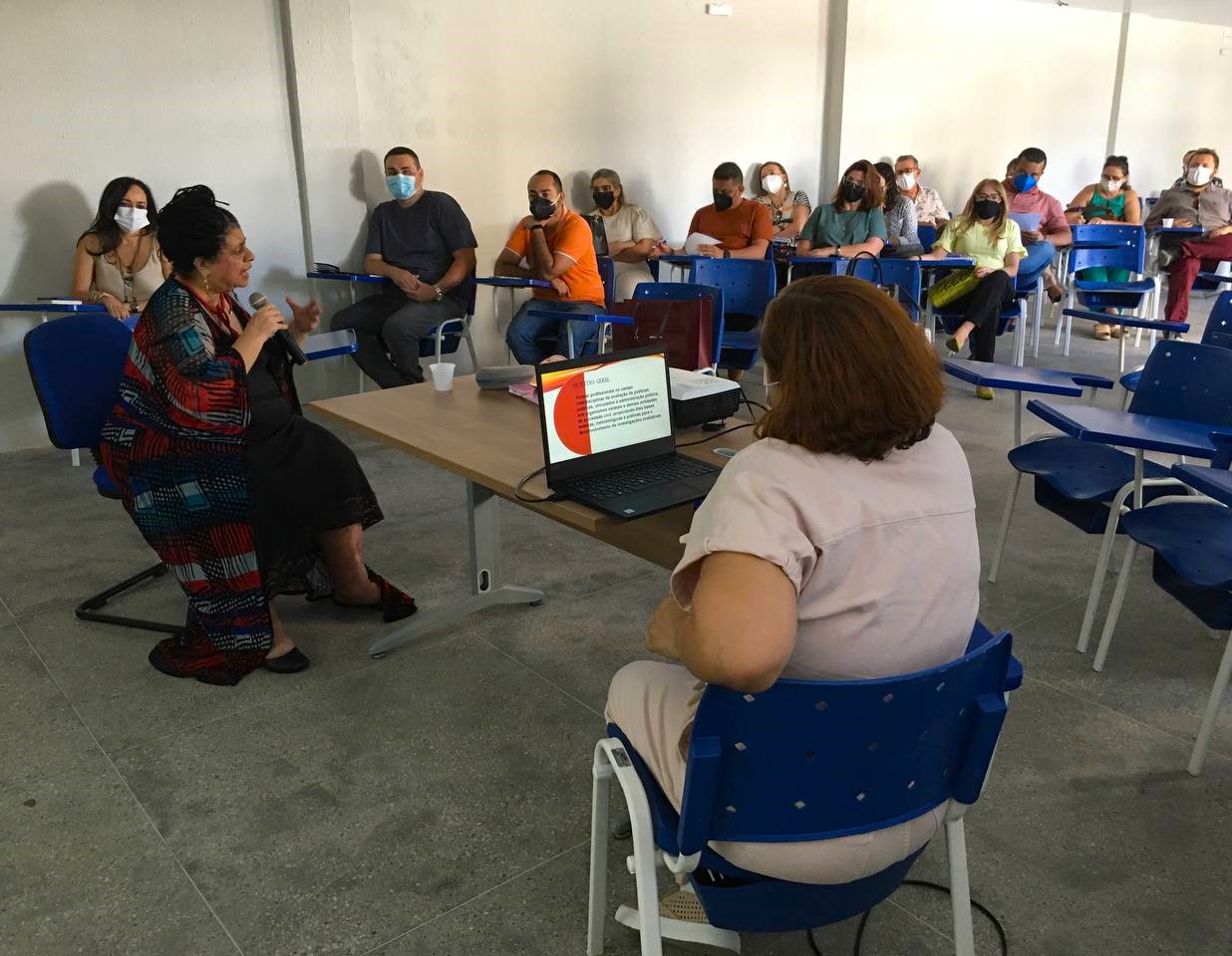 Professores participam de oficina na Academia do Professor