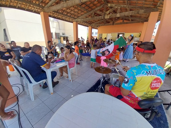 Moradores participando das ações