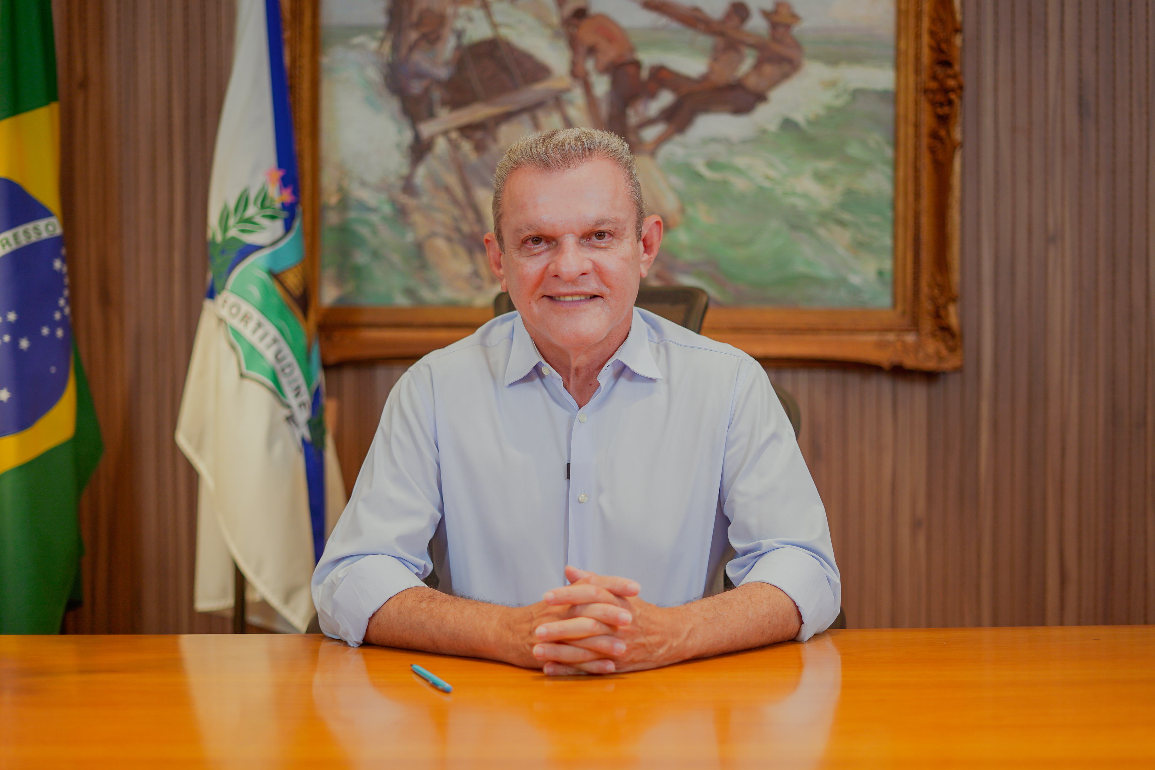 prefeito posa para a foto